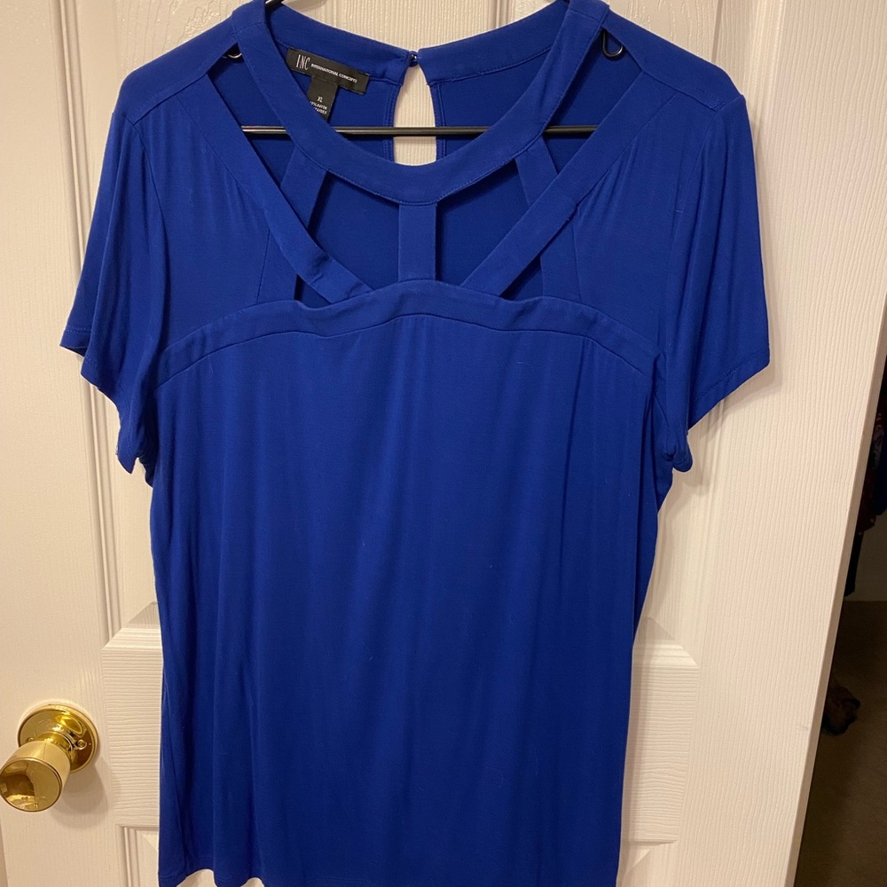 cutout neckline short sleeve top